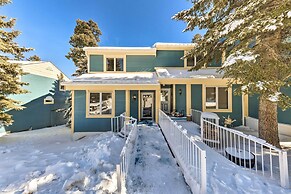Bright Cloudcroft Condo w/ Game Room + Deck!