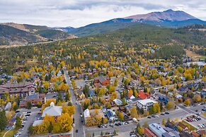 Historic Breck Cabin w/ Hot Tub: Walk to Main St!