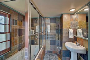 Historic Breck Cabin w/ Hot Tub: Walk to Main St!