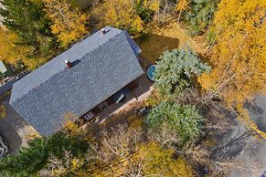 Historic Breck Cabin w/ Hot Tub: Walk to Main St!