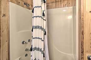 Ski-in/ski-out Red River Cabin w/ Mtn Views!