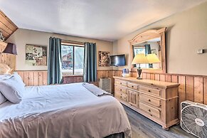 Ski-in/ski-out Red River Cabin w/ Mtn Views!