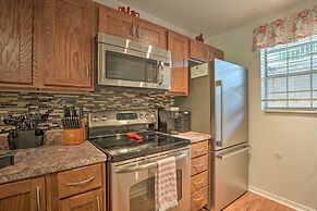 Sun-soaked Lake Taneycomo Condo w/ Furnished Patio