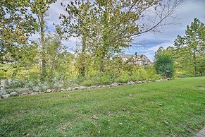 Sun-soaked Lake Taneycomo Condo w/ Furnished Patio