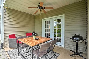 Sun-soaked Lake Taneycomo Condo w/ Furnished Patio