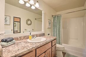 Sun-soaked Lake Taneycomo Condo w/ Furnished Patio