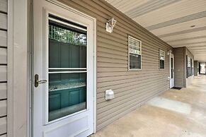 Sun-soaked Lake Taneycomo Condo w/ Furnished Patio