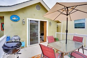 Tropical Island Escape w/ Deck, Walk to Avalon Bay