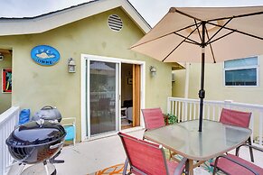 Tropical Island Escape w/ Deck, Walk to Avalon Bay