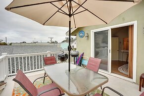 Tropical Island Escape w/ Deck, Walk to Avalon Bay