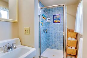 Tropical Island Escape w/ Deck, Walk to Avalon Bay