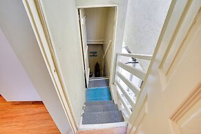 Tropical Island Escape w/ Deck, Walk to Avalon Bay