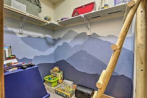 Winter Park Area Cabin, Hot Tub & Mountain Views!