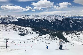Winter Park Area Cabin, Hot Tub & Mountain Views!