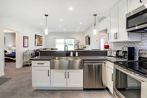 Pool Access: Golf Course Condo in Cathedral City!