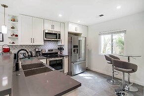 Pool Access: Golf Course Condo in Cathedral City!