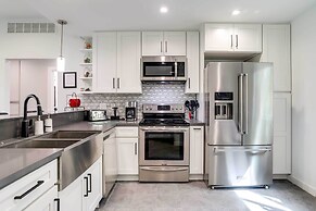 Pool Access: Golf Course Condo in Cathedral City!