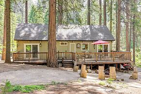 Cabin w/ Deck & Fire Pit in Blue Lake Springs!