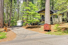 Cabin w/ Deck & Fire Pit in Blue Lake Springs!