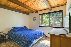 Cabin w/ Deck & Fire Pit in Blue Lake Springs!