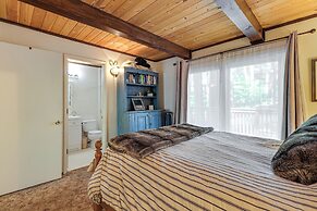 Cabin w/ Deck & Fire Pit in Blue Lake Springs!