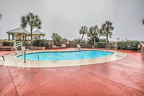 Beachfront Resort Condo w/ Lazy River & Pools!