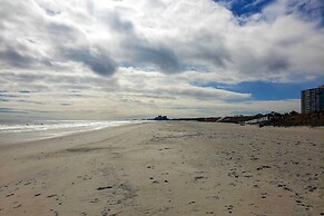 Beachfront Resort Condo w/ Lazy River & Pools!