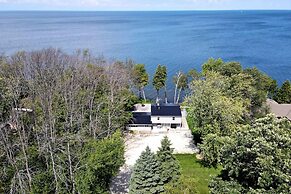 Lovely Bayfront Vacation Rental w/ Spacious Deck!
