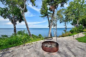 Lovely Bayfront Vacation Rental w/ Spacious Deck!