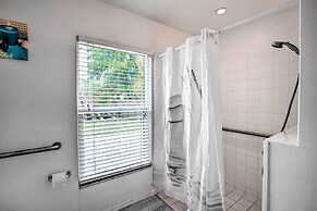 Canalfront Cape Coral Escape - ADA Friendly!