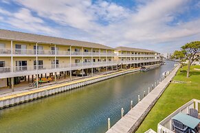 Canalfront Condo w/ Pool - Walk to Destin Beach!