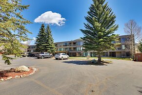 Mtn & Reservoir Views: Cozy Dillon Condo!