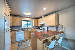 Apartment w/ Gas Fireplace ~ 1/2 Mi to Beach!