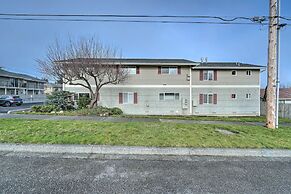 Apartment w/ Gas Fireplace ~ 1/2 Mi to Beach!