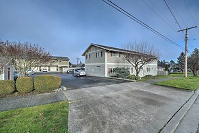 Apartment w/ Gas Fireplace ~ 1/2 Mi to Beach!