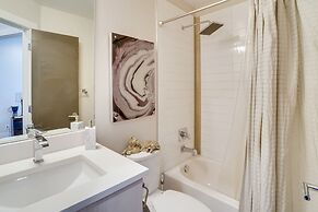 Rooftop Deck & Mtn Views: Luxe Denver Home