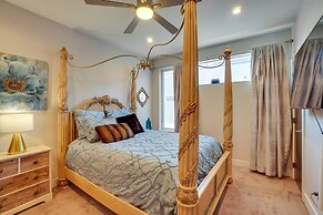 Rooftop Deck & Mtn Views: Luxe Denver Home