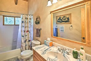 Peaceful Jefferson Cabin w/ Deck - Pets Welcome!