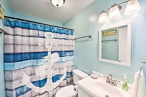 Walk to Ocean: Condo w/ Community Perks on HHI