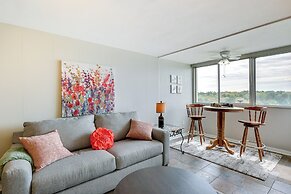 Rorys Roost Hot Springs Condo on Lake Hamilton!