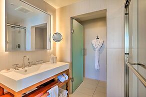 Stunning Fort Lauderdale Resort Condo w/ Pool