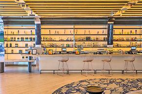 Stunning Fort Lauderdale Resort Condo w/ Pool