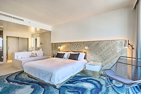 Stunning Fort Lauderdale Resort Condo w/ Pool