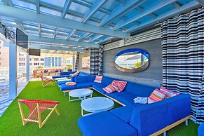 Stunning Fort Lauderdale Resort Condo w/ Pool