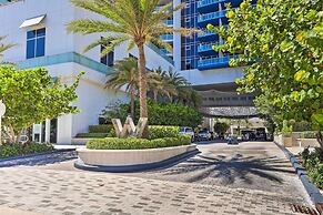 Stunning Fort Lauderdale Resort Condo w/ Pool