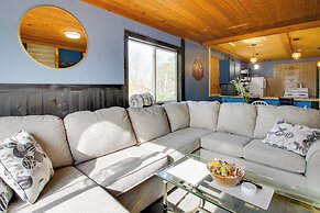 Quaint Ironton Getaway w/ Fire Pit, Gas Grill!