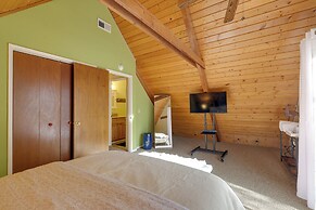 Spacious Groveland Cabin w/ Wraparound Deck!