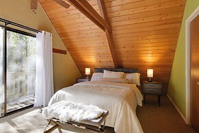 Spacious Groveland Cabin w/ Wraparound Deck!