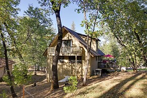 Spacious Groveland Cabin w/ Wraparound Deck!