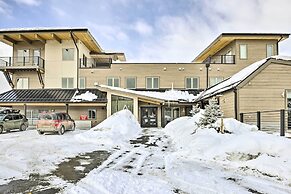 Winter Park Condo w/ Shuttle to Slopes!